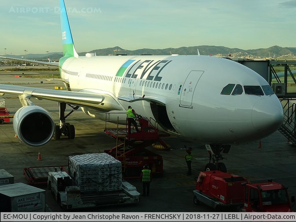 EC-MOU, 2017 Airbus A330-202 C/N 1777, LEVEL IB2625 boarding to Boston BOS
