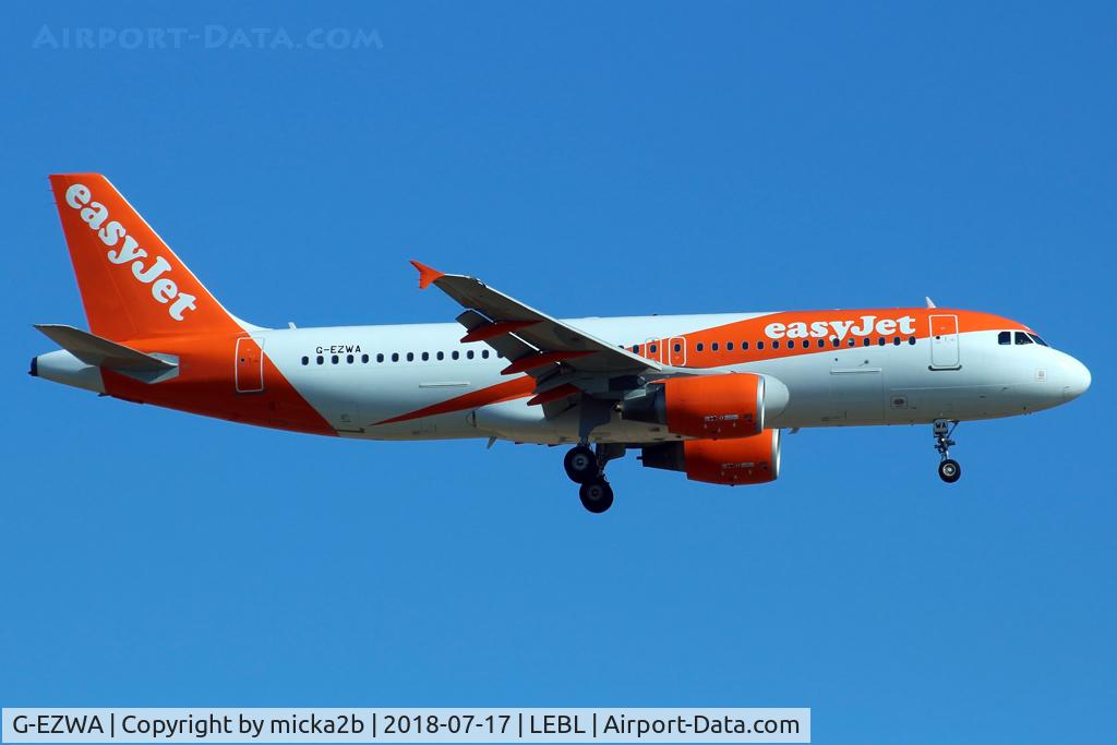 G-EZWA, 2012 Airbus A320-214 C/N 5201, Landing