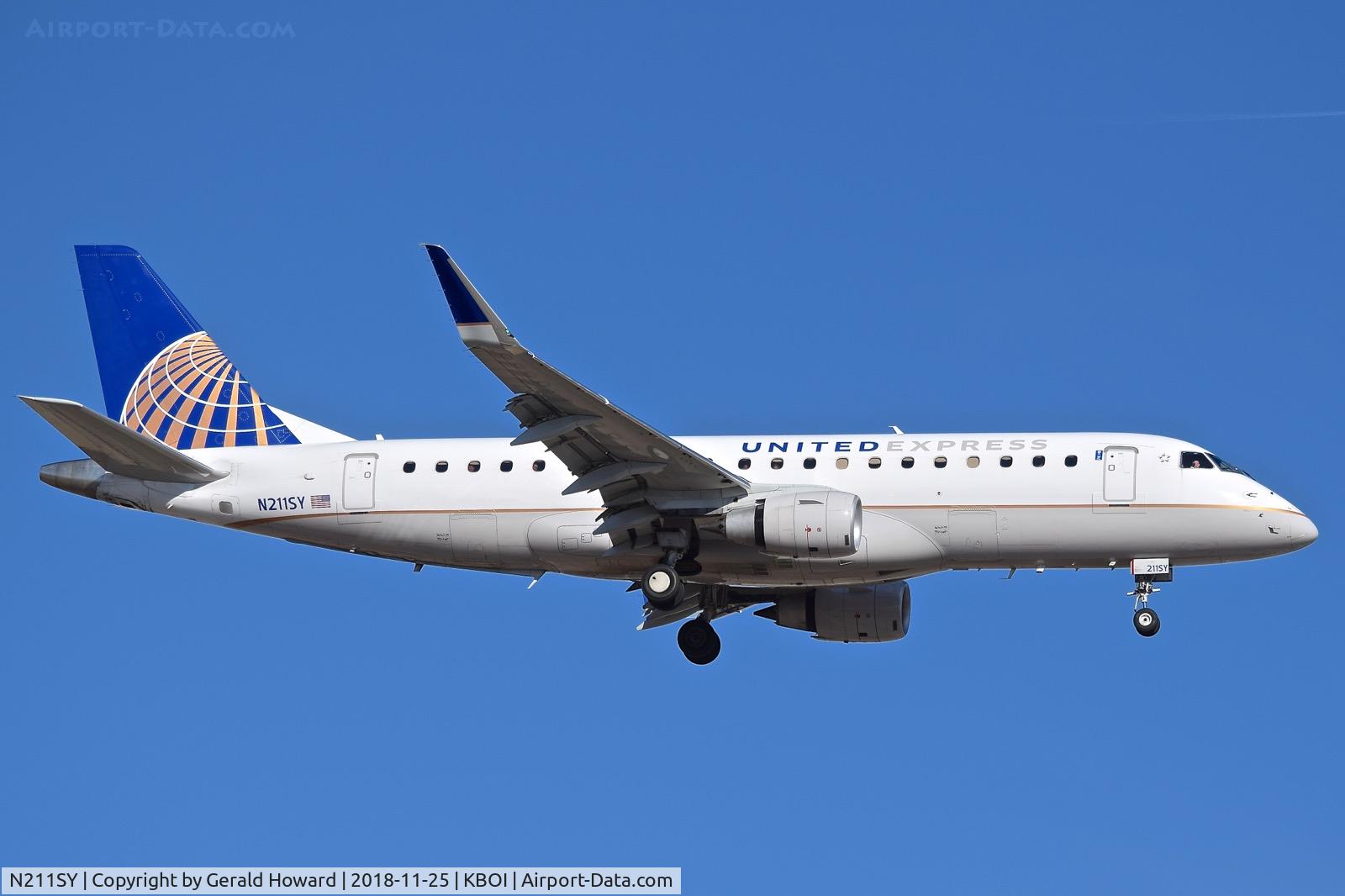N211SY, 2017 Embraer 175LR (ERJ-170-200LR) C/N 17000646, Landing RWY 10L.