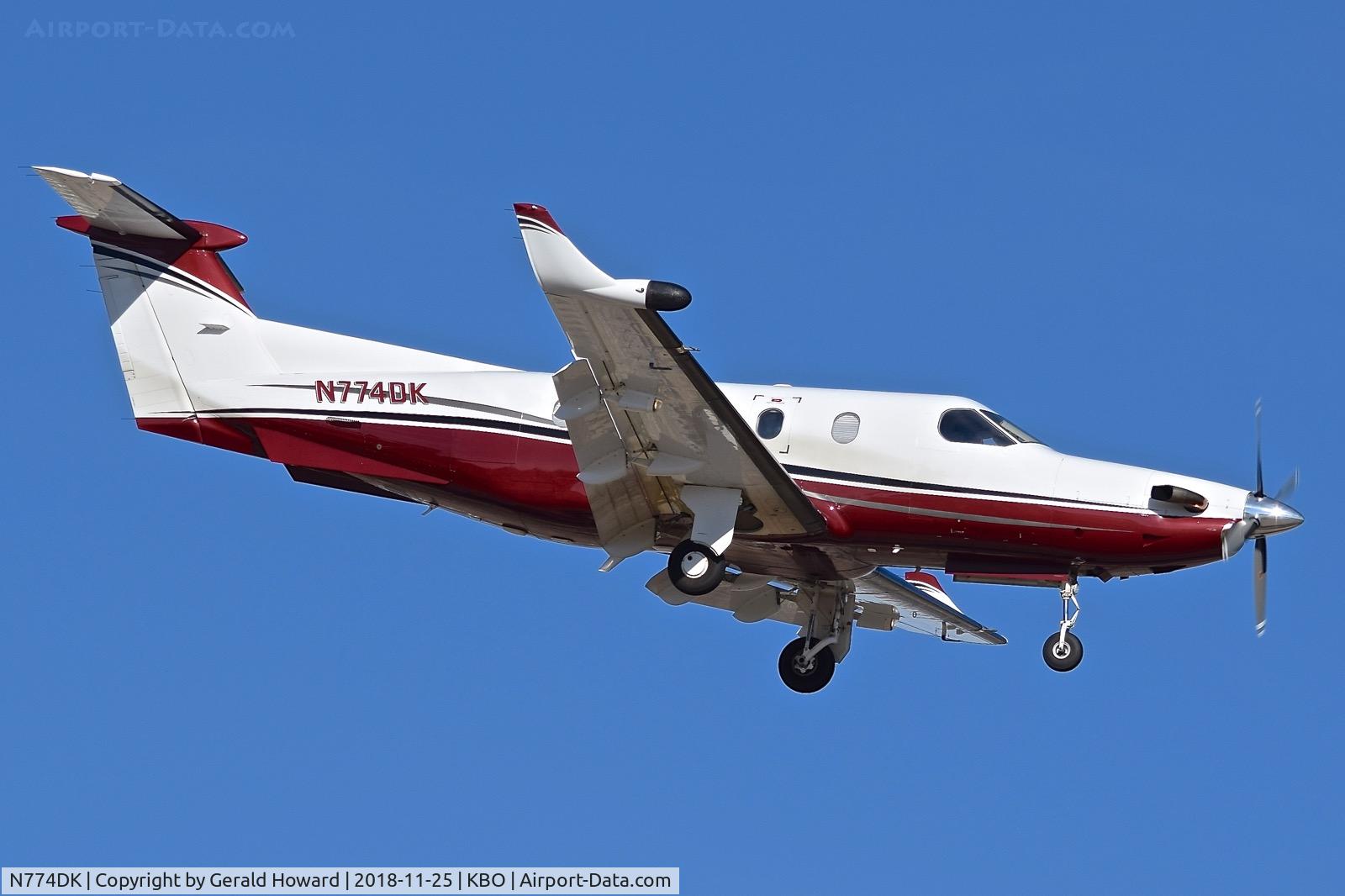 N774DK, 1996 Pilatus PC-12/45 C/N 167, Landing RWY 10R.