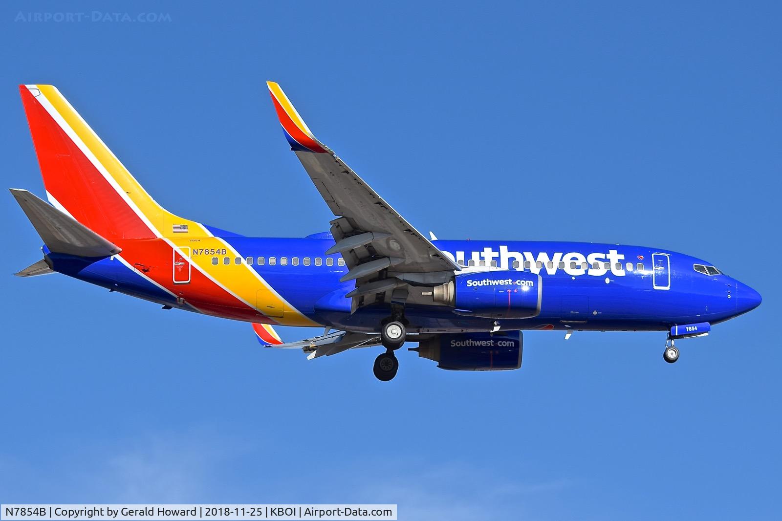 N7854B, 2006 Boeing 737-71B C/N 29372, Landing RWY 10L.