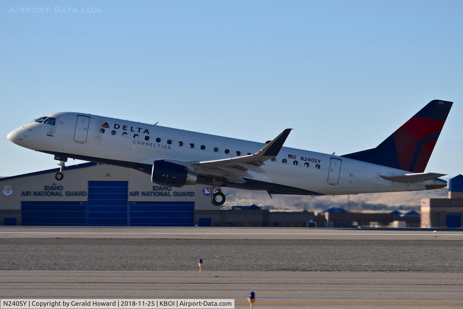 N240SY, 2016 Embraer 175LR (ERJ-170-200LR) C/N 17000580, Departing RWT 10L.