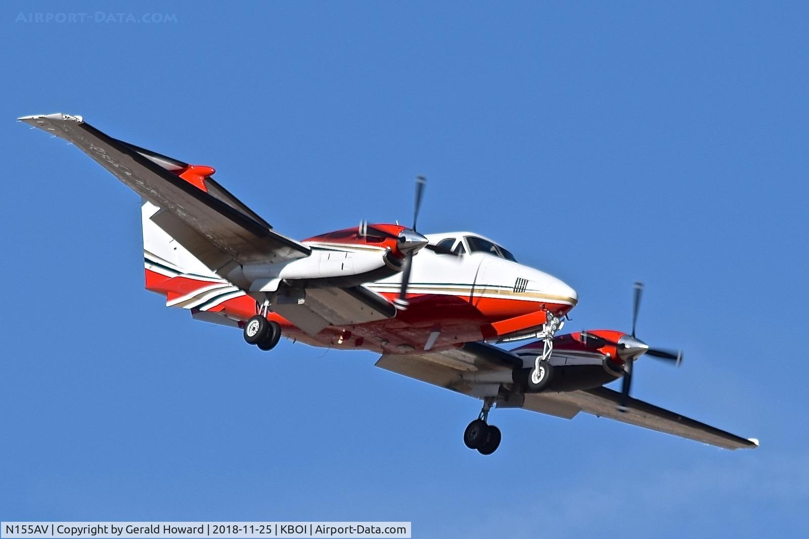 N155AV, 1985 Beech B200 King Air C/N BB-1216, Approach to RWY 10R.