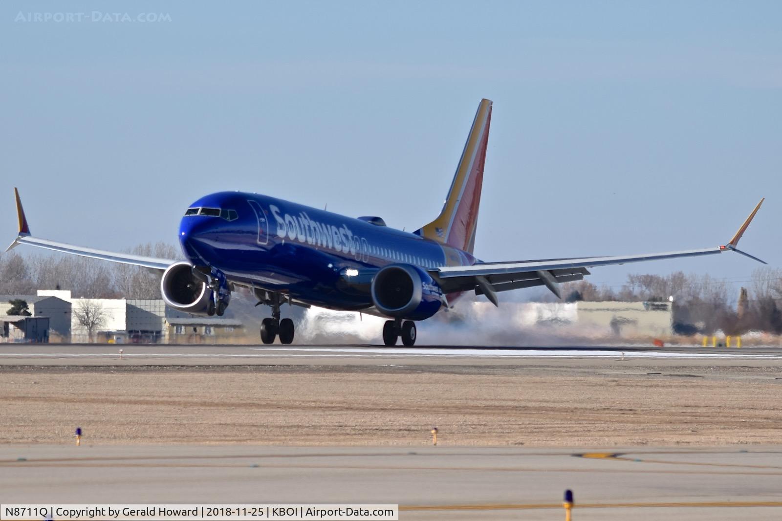 N8711Q, 2017 Boeing 737-8 MAX C/N 36979, Landing RWY 10L.