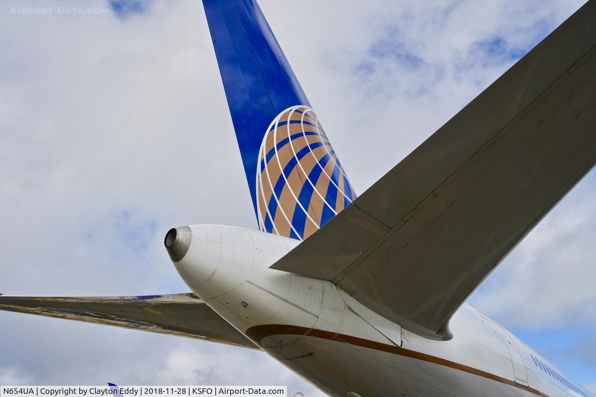 N654UA, 1992 Boeing 767-322ER C/N 25392, SFO 2018.