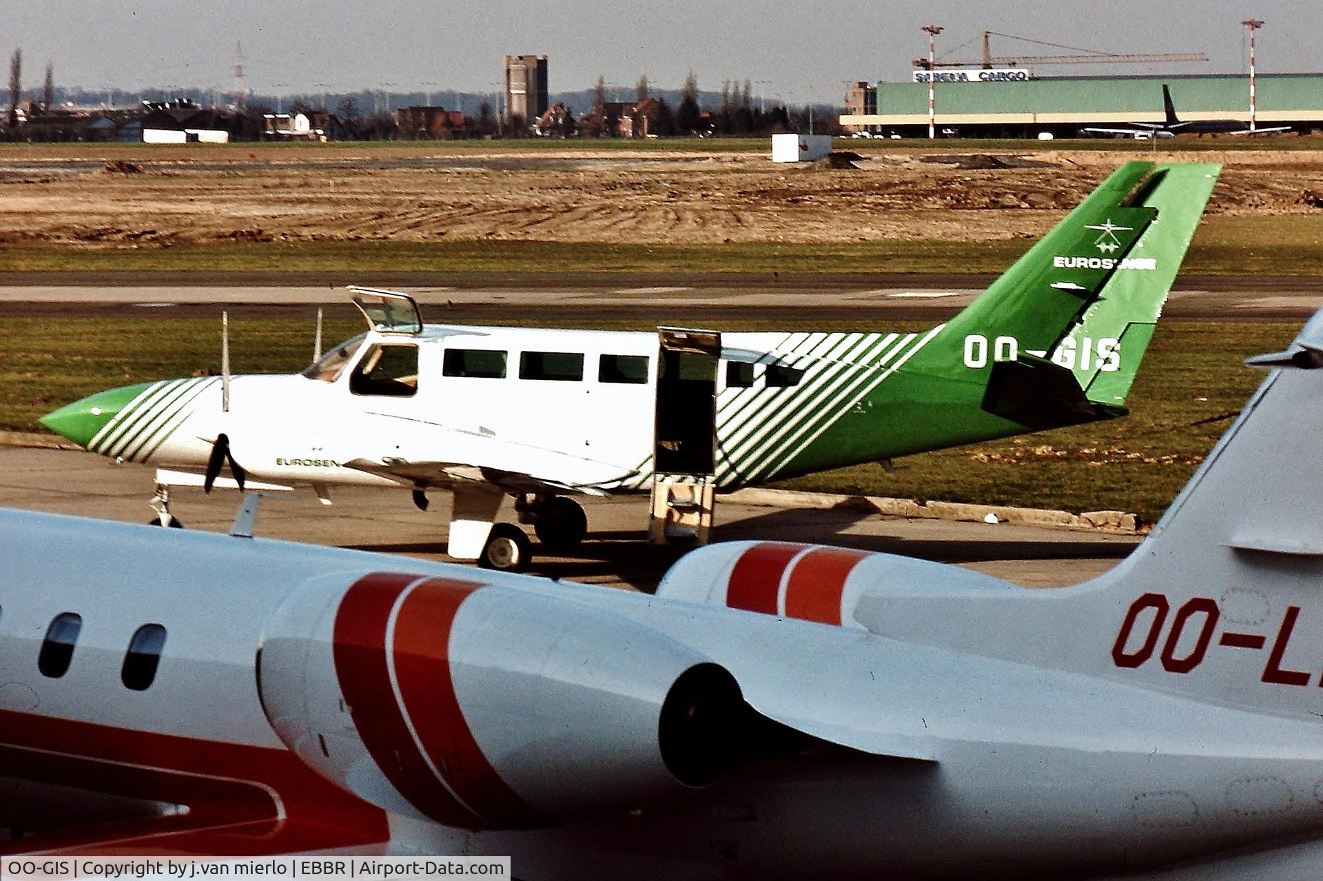 OO-GIS, 1976 Cessna 404 II Titan C/N 404-0020, EUROSENSE Brussels'90s