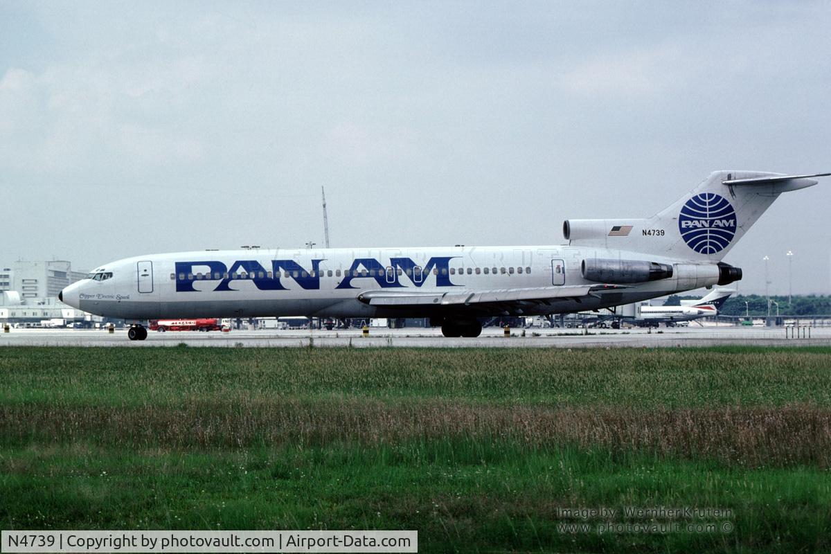 N4739, 1968 Boeing 727-235 C/N 19459, N4739 taxies to the runway