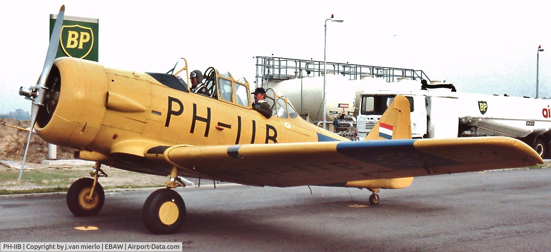 PH-IIB, 1943 Noorduyn AT-16 Harvard IIB C/N 14A-1467, Antwerp, Belgium '90s