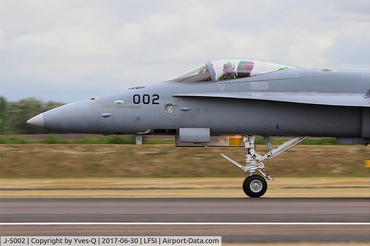 J-5002, McDonnell Douglas F/A-18C Hornet C/N 1315/SFC002, Swiss Air Force McDonnell Douglas FA-18C Hornet, Landing rwy 29, St Dizier-Robinson Air Base 113 (LFSI) Open day 2017