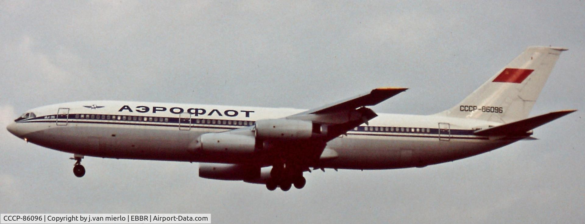 CCCP-86096, 1988 Ilyushin IL-86 C/N 51483207067, Approaching Brussels 25L