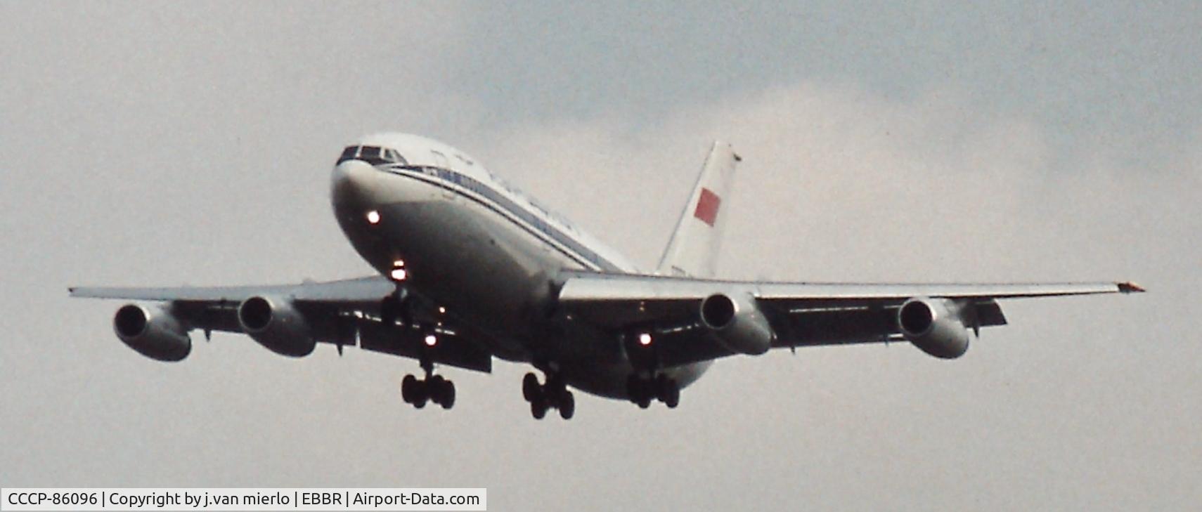 CCCP-86096, 1988 Ilyushin IL-86 C/N 51483207067, Approaching Brussels 25L
