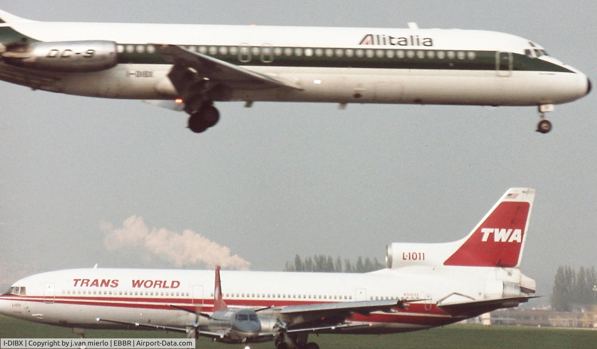I-DIBX, McDonnell Douglas DC9-32 C/N 47283, Final rwy 02 Brussels