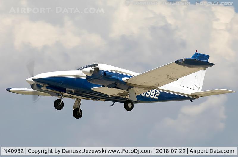 N40982, 1974 Piper PA-34-200 Seneca C/N 34-7450095, Piper PA-34-200 Seneca I  C/N 34-7450095, N40982