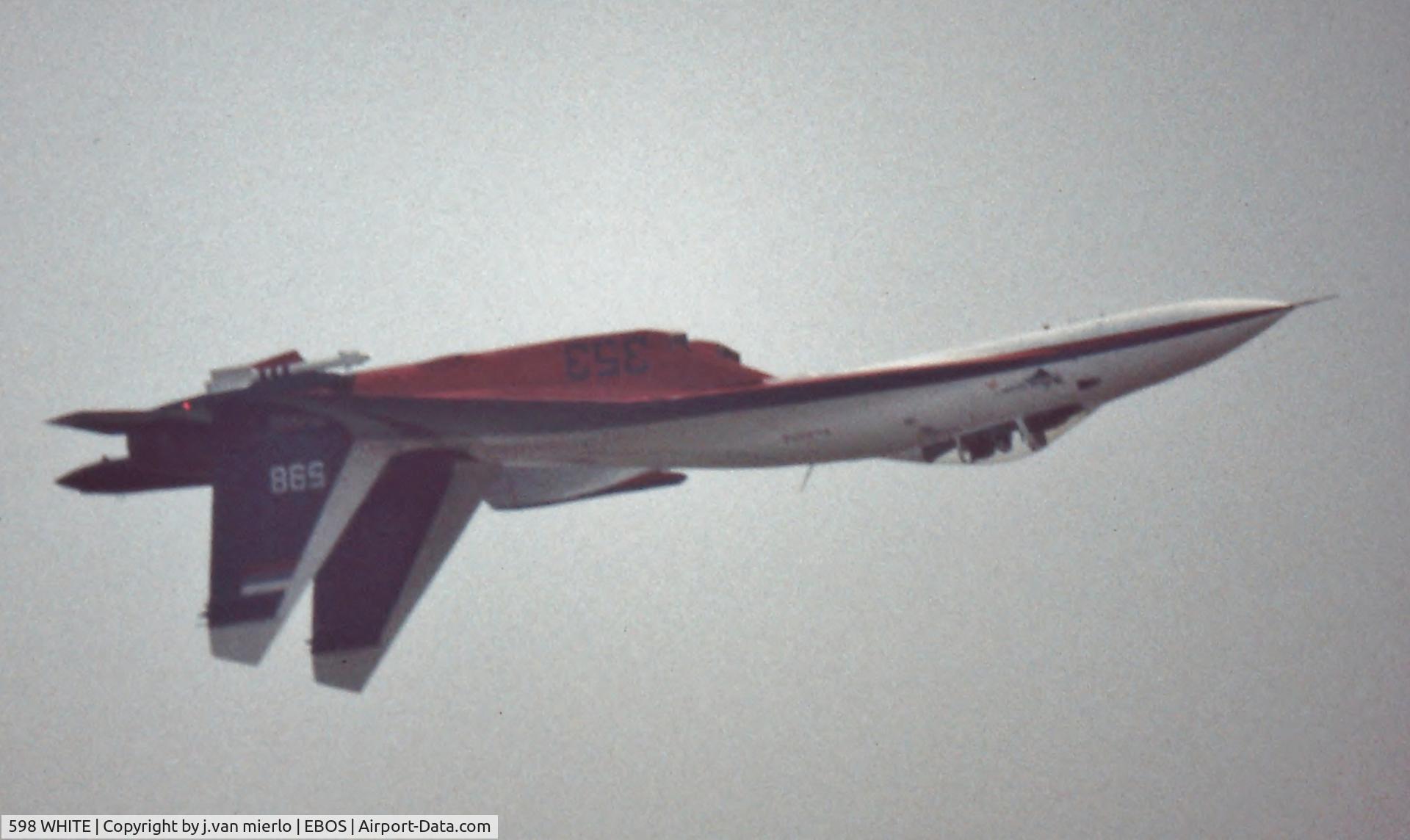 598 WHITE, Sukhoi Su-27P C/N 36911037820, EBOS AIR SHOW