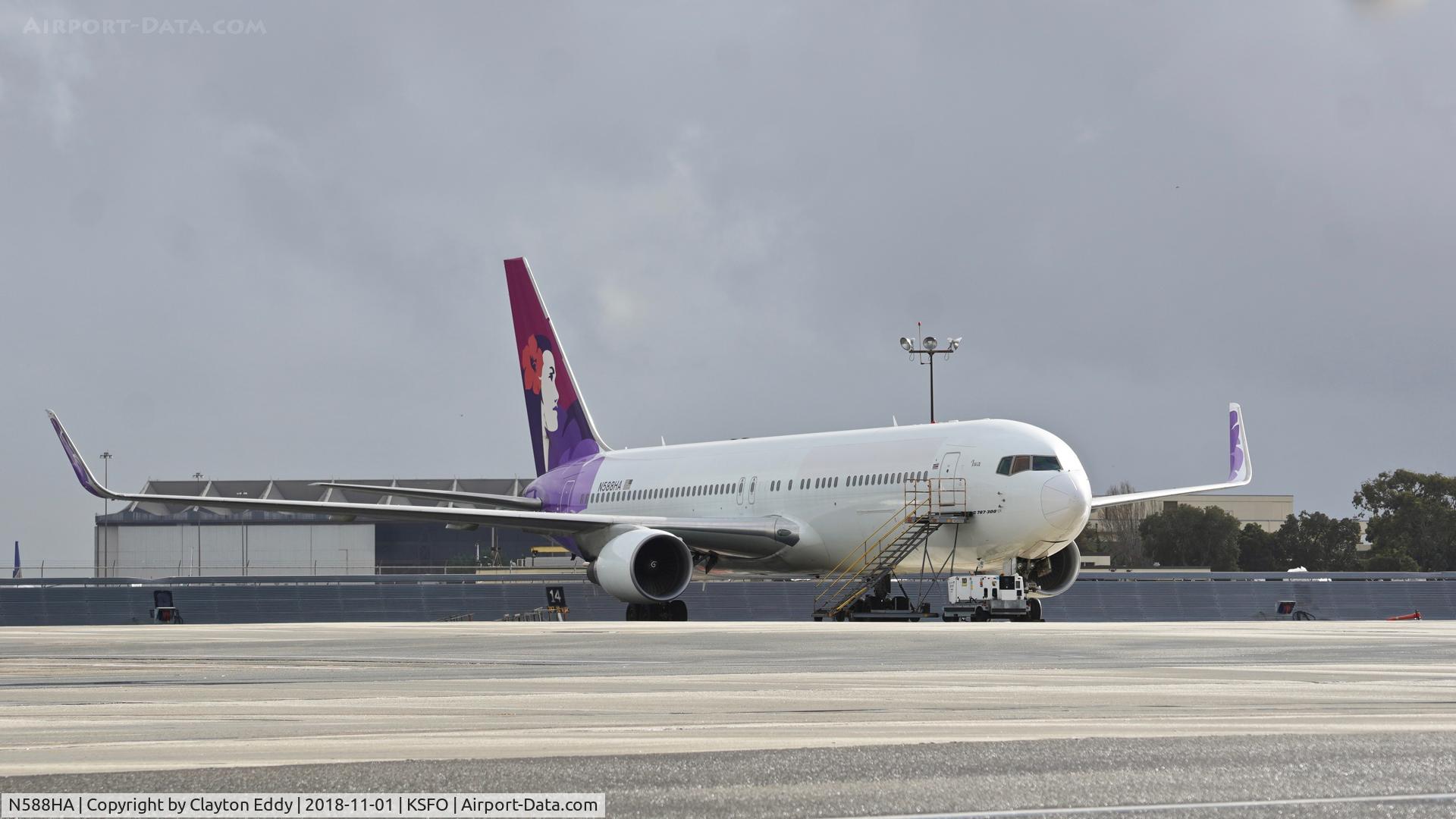 N588HA, 2002 Boeing 767-3CB C/N 33466, United Airlines 767 at SFO 2018.