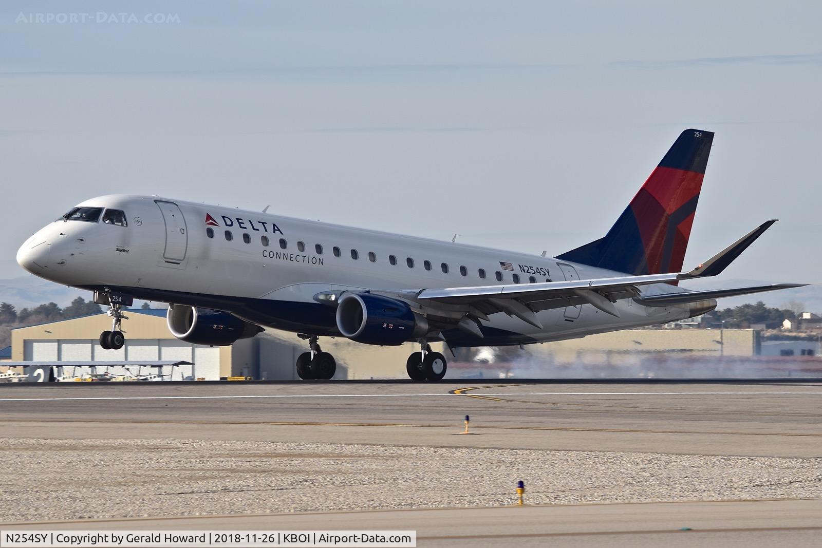 N254SY, 2016 Embraer 175LR (ERJ-170-200LR) C/N 17000621, Landing RWY 10L.