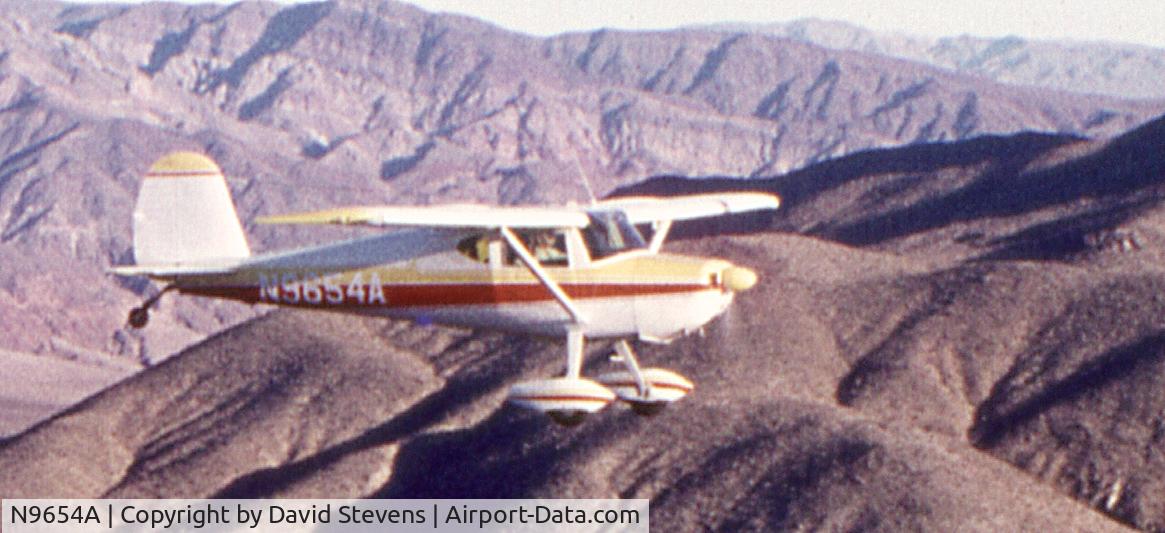 N9654A, 1950 Cessna 140A C/N 15375, Inbound to El Monte from the 