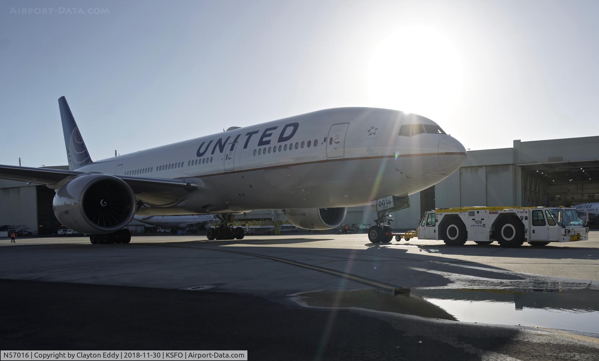 N57016, 2000 Boeing 777-224 C/N 28679, SFO 2018.