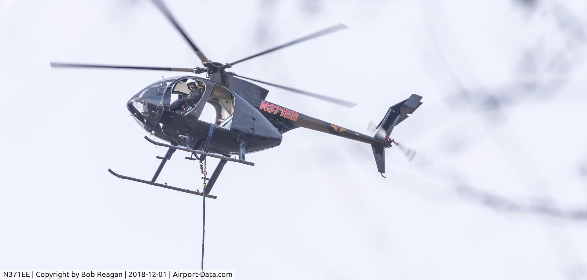 N371EE, 1989 McDonnell Douglas 369E C/N 0371E, Sighted delivering parts to workers repair high tension lines
