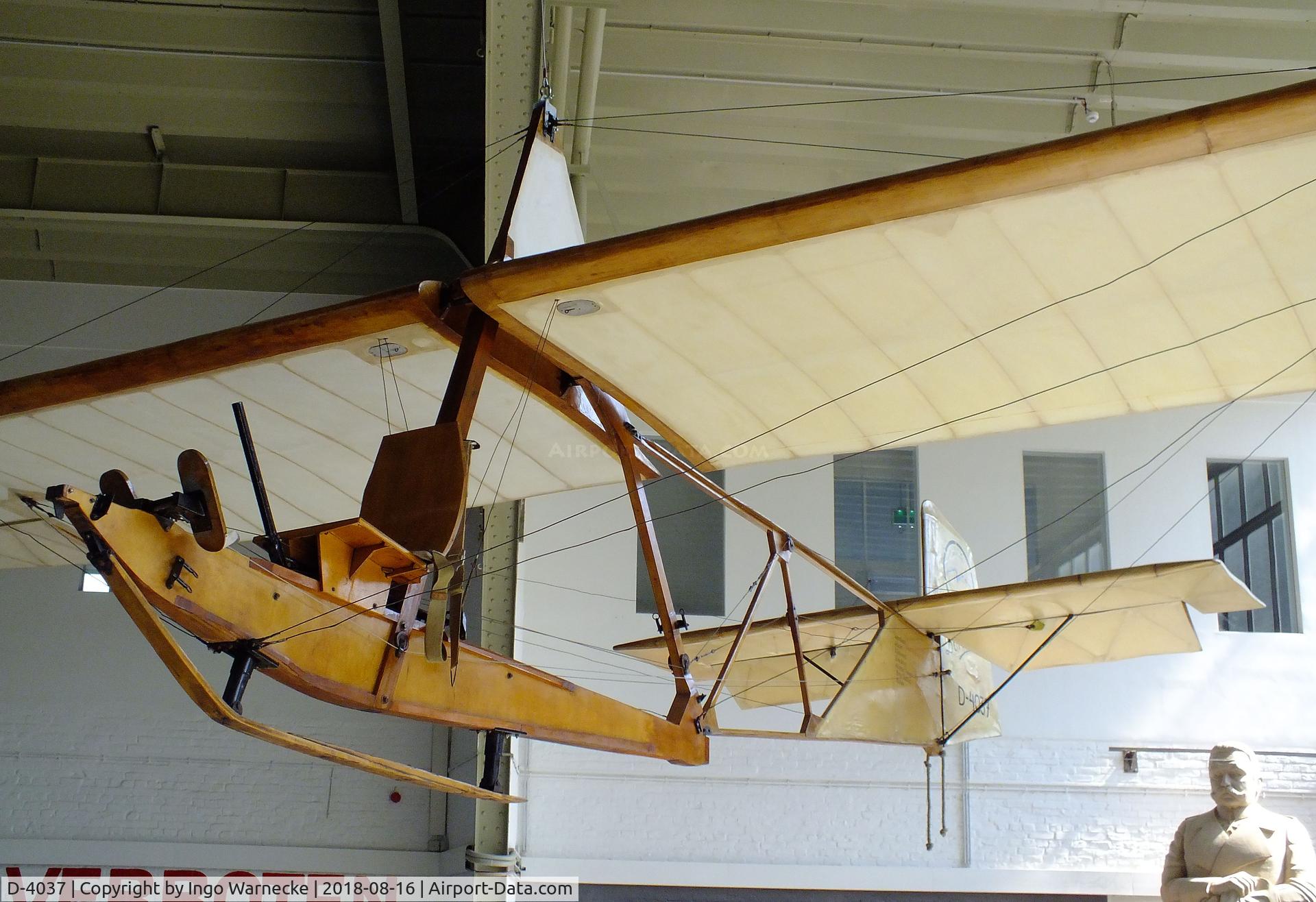 D-4037, Grunau SG-38 C/N 3, Schulgleiter SG 38 at the Luftwaffenmuseum (German Air Force museum), Berlin-Gatow