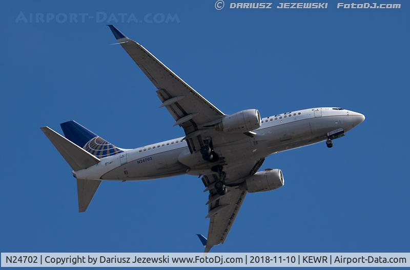 N24702, 1998 Boeing 737-724 C/N 28763, Boeing 737-724 - United Airlines  C/N 28763, N24702