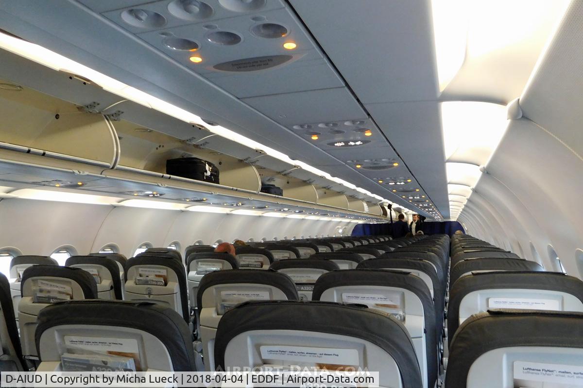 D-AIUD, 2014 Airbus A320-214 C/N 6033, Boarding