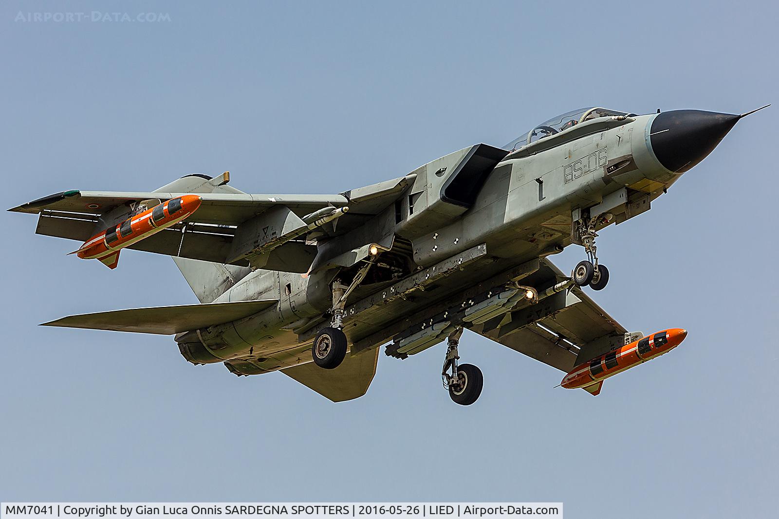 MM7041, Panavia Tornado IDS C/N 357/IS040/5050, Flytest sdb bombs