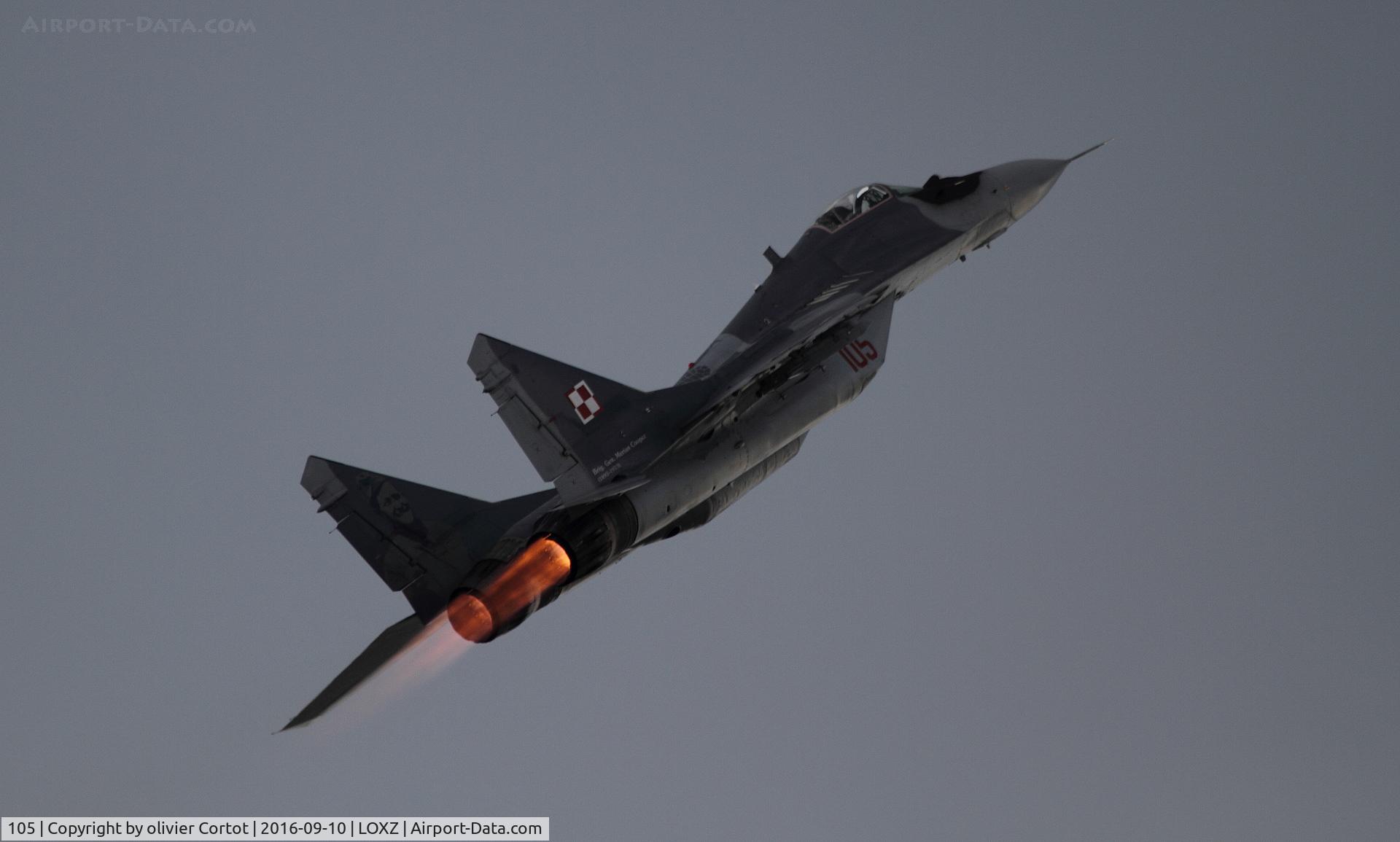 105, Mikoyan-Gurevich MiG-29A C/N 2960535105, Air power solo display