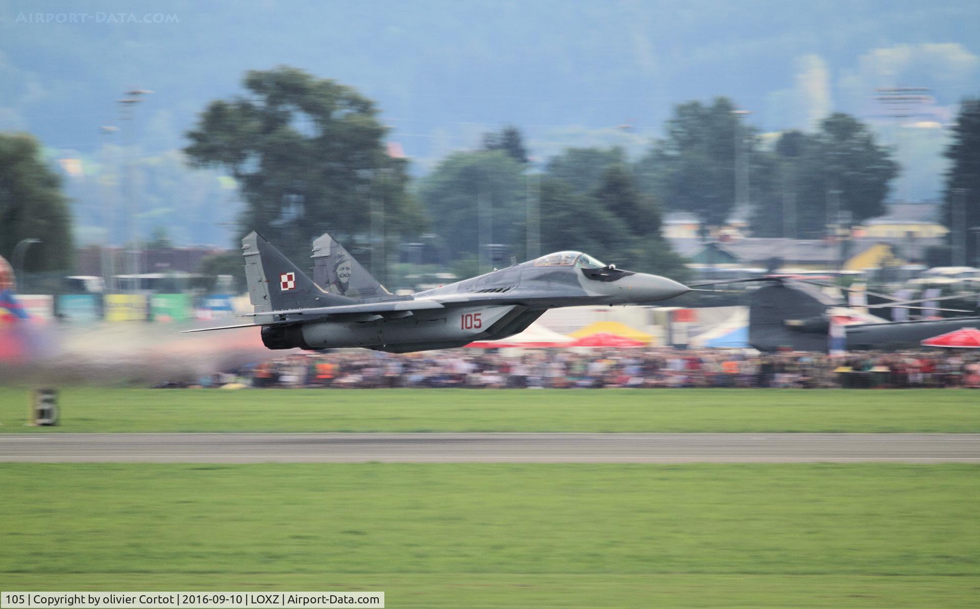 105, Mikoyan-Gurevich MiG-29A C/N 2960535105, taking off, Air power airshow