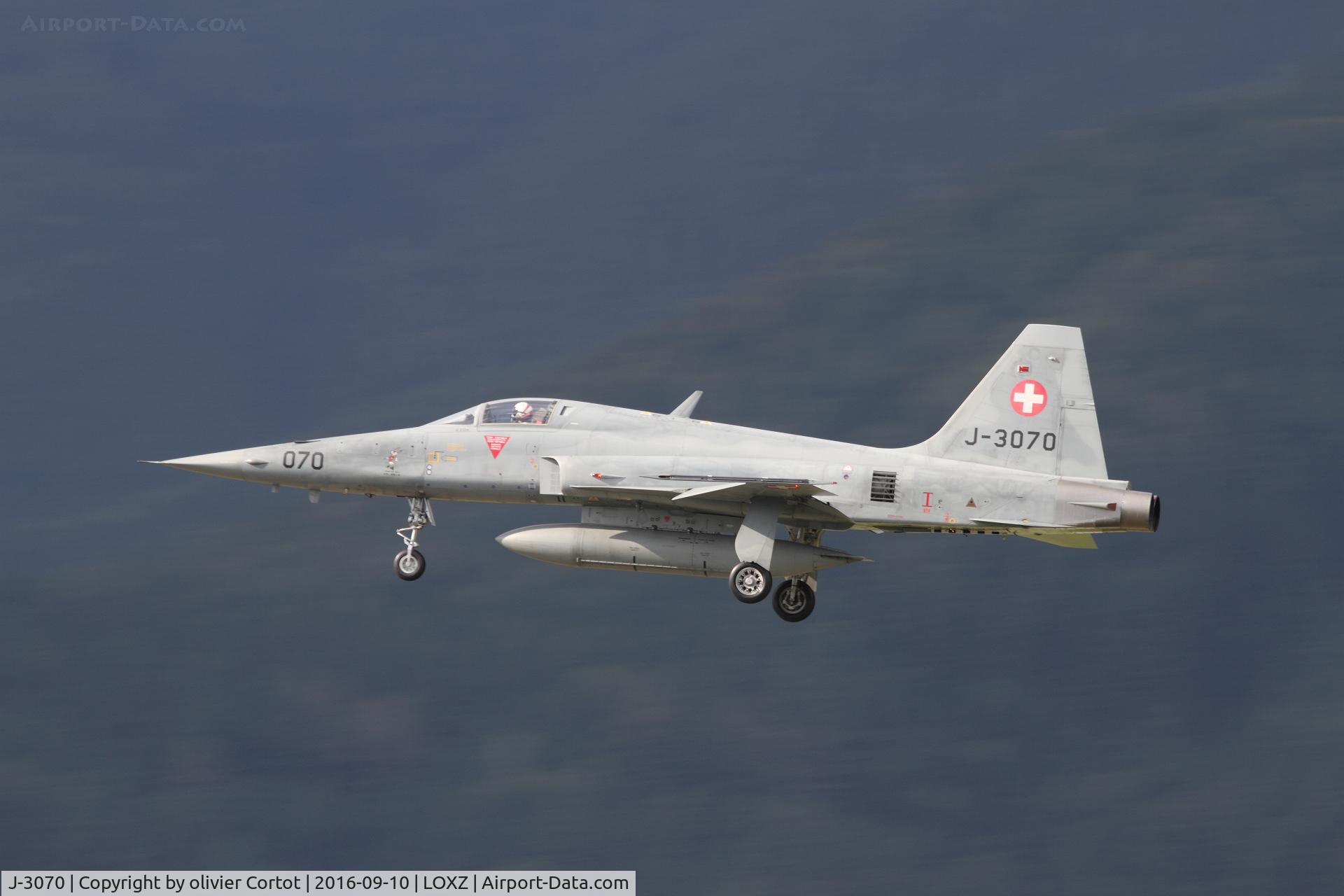 J-3070, Northrop F-5F Tiger II C/N L.1070, landing at Zeltweg