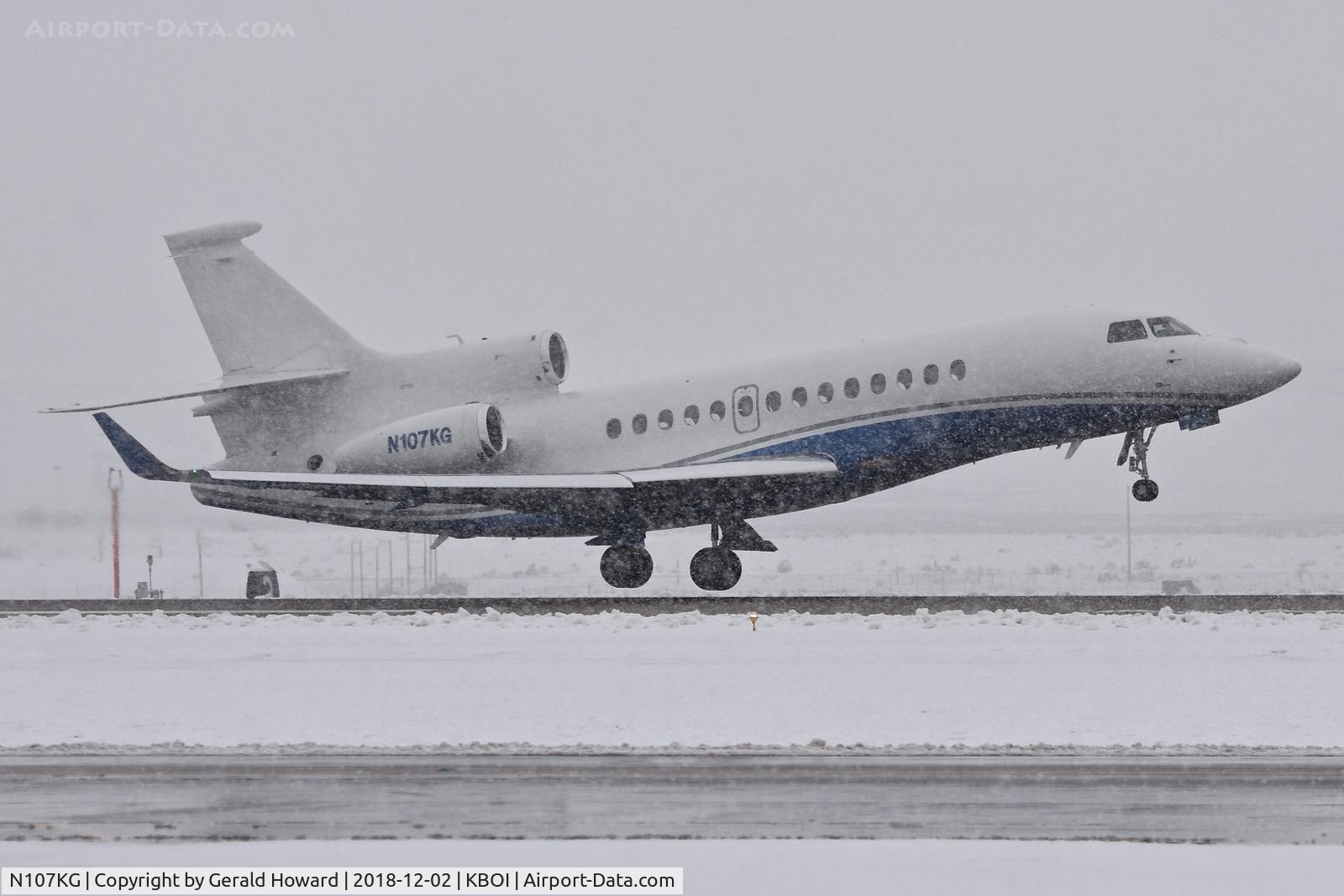 N107KG, 2011 Dassault Falcon 7X C/N 107, Departing RWY 28R.