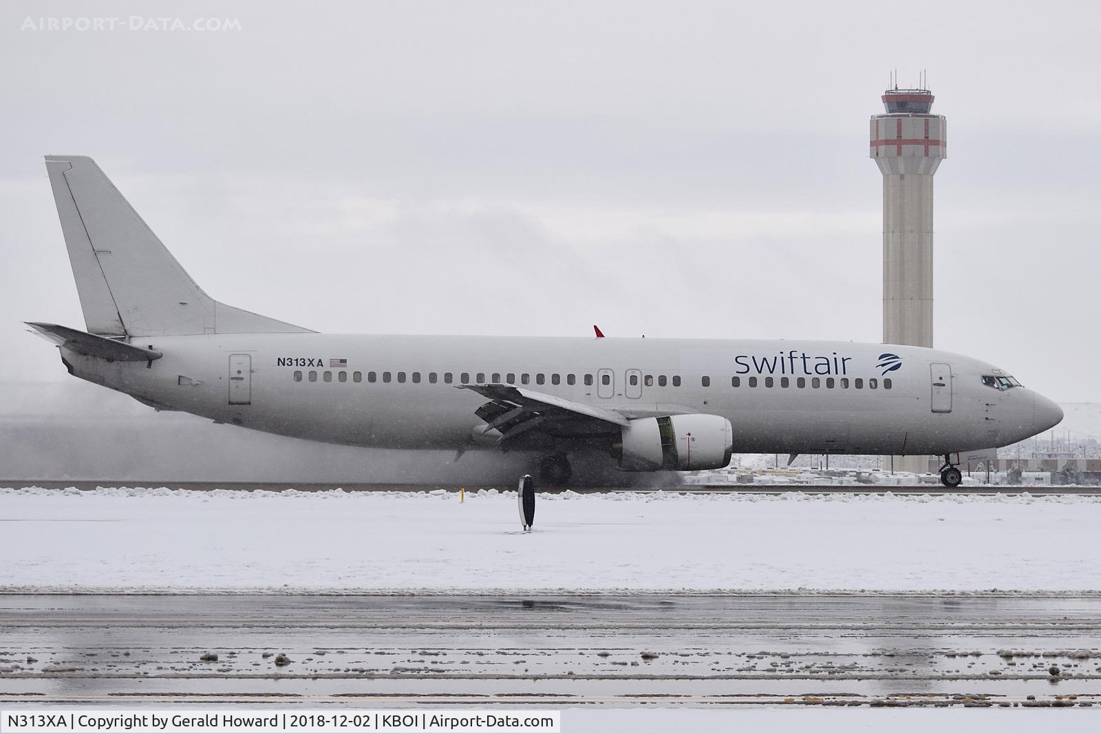 N313XA, 1991 Boeing 737-484 C/N 25313, Landing RWY 28R.