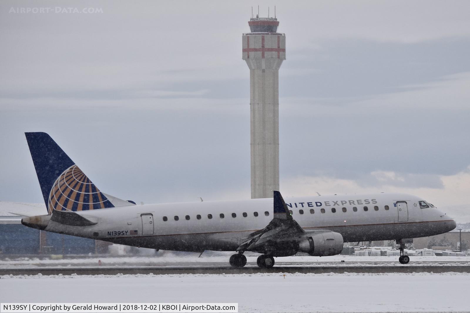 N139SY, 2015 Embraer 175LR (ERJ-170-200LR) C/N 17000468, Landing RWY 28R.