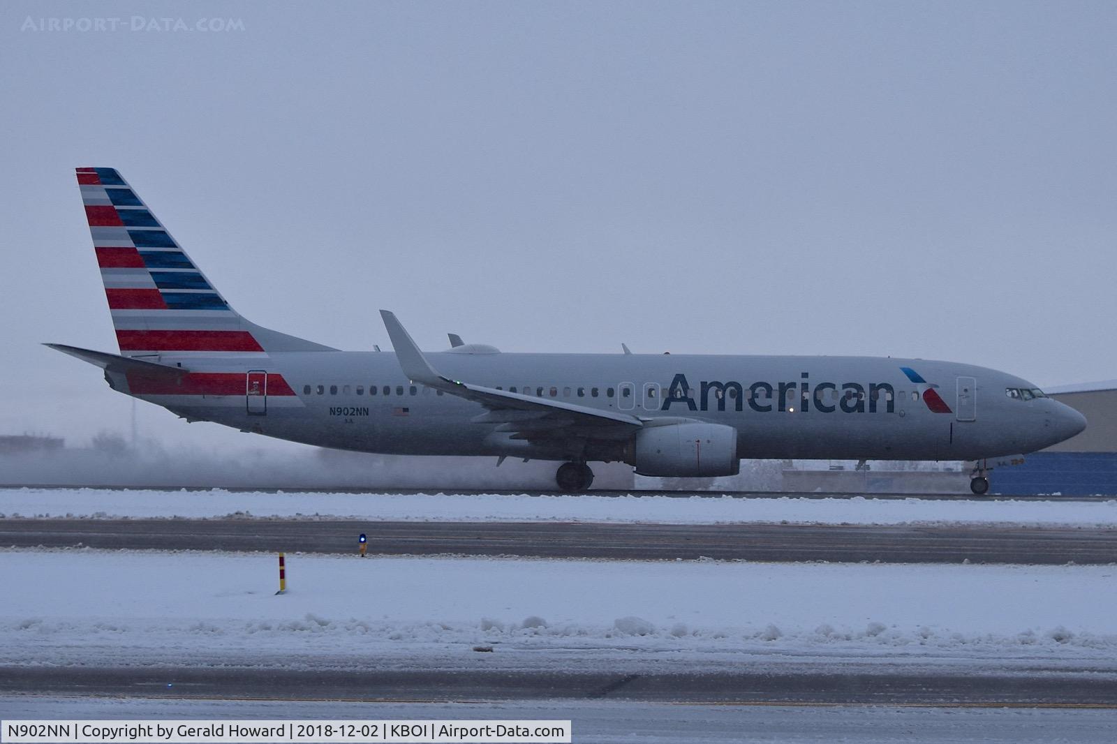 N902NN, 2012 Boeing 737-823 C/N 31154, Take off run on RWY 10R.