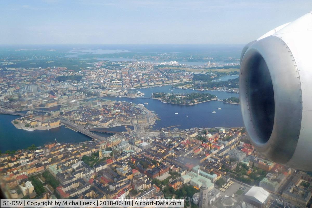 SE-DSV, 1994 British Aerospace Avro 146-RJ100A C/N E3250, Beautiful view on the Gamla Stan (old town) of Stockholm, on approach to Bromma (GOT-BMA)