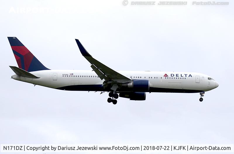 N171DZ, 1998 Boeing 767-332 C/N 29690, Boeing 767-332/ER - Delta Air Lines  C/N 29690, N171DZ