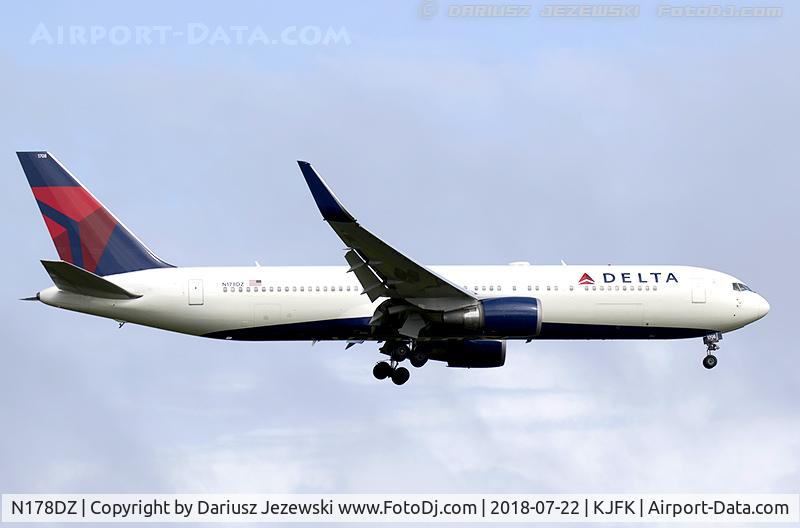 N178DZ, 2000 Boeing 767-332/ER C/N 30596, Boeing 767-332/ER - Delta Air Lines  C/N 30596, N178DZ