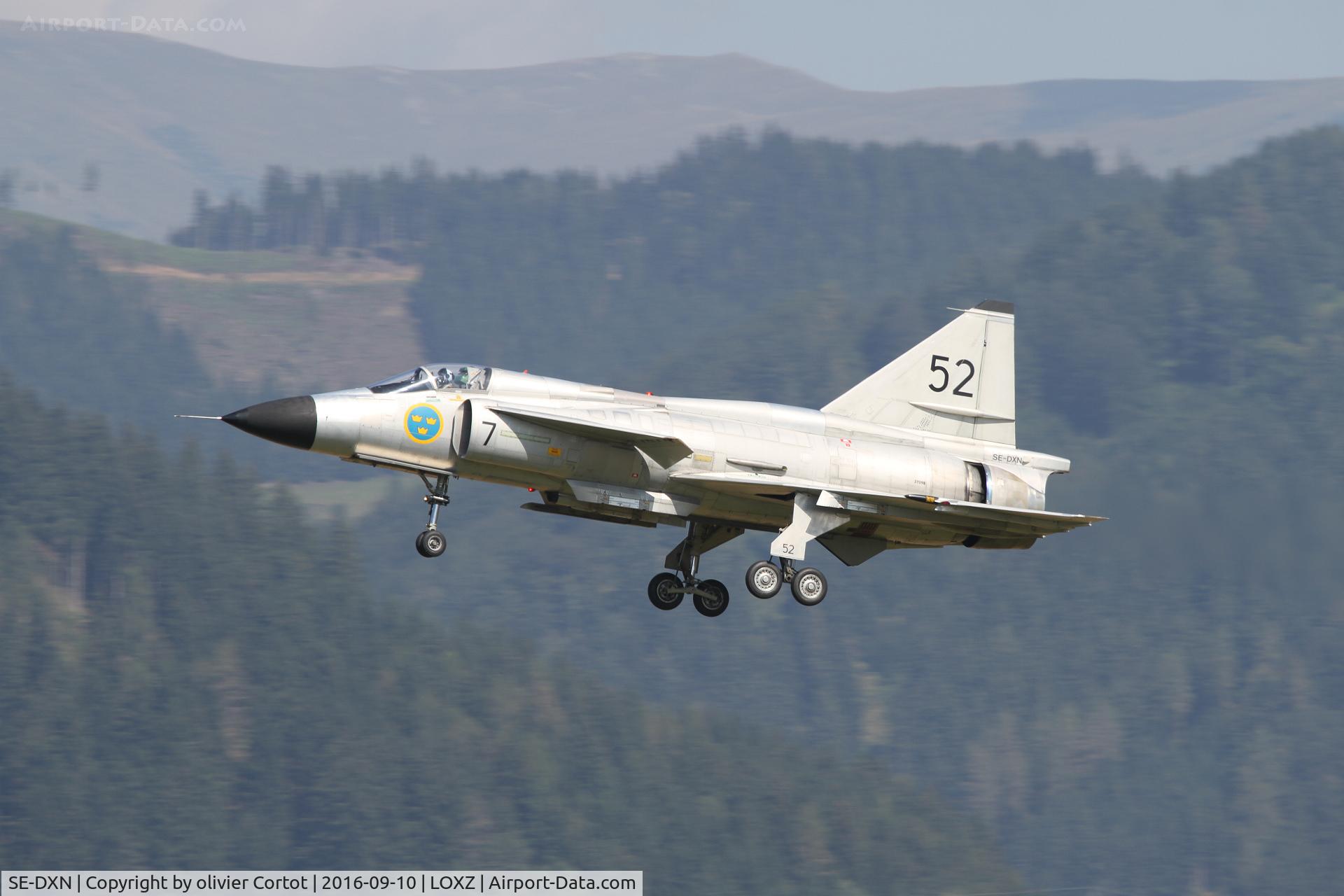SE-DXN, 1977 Saab AJS 37 Viggen C/N 37098, landing at Zeltweg
