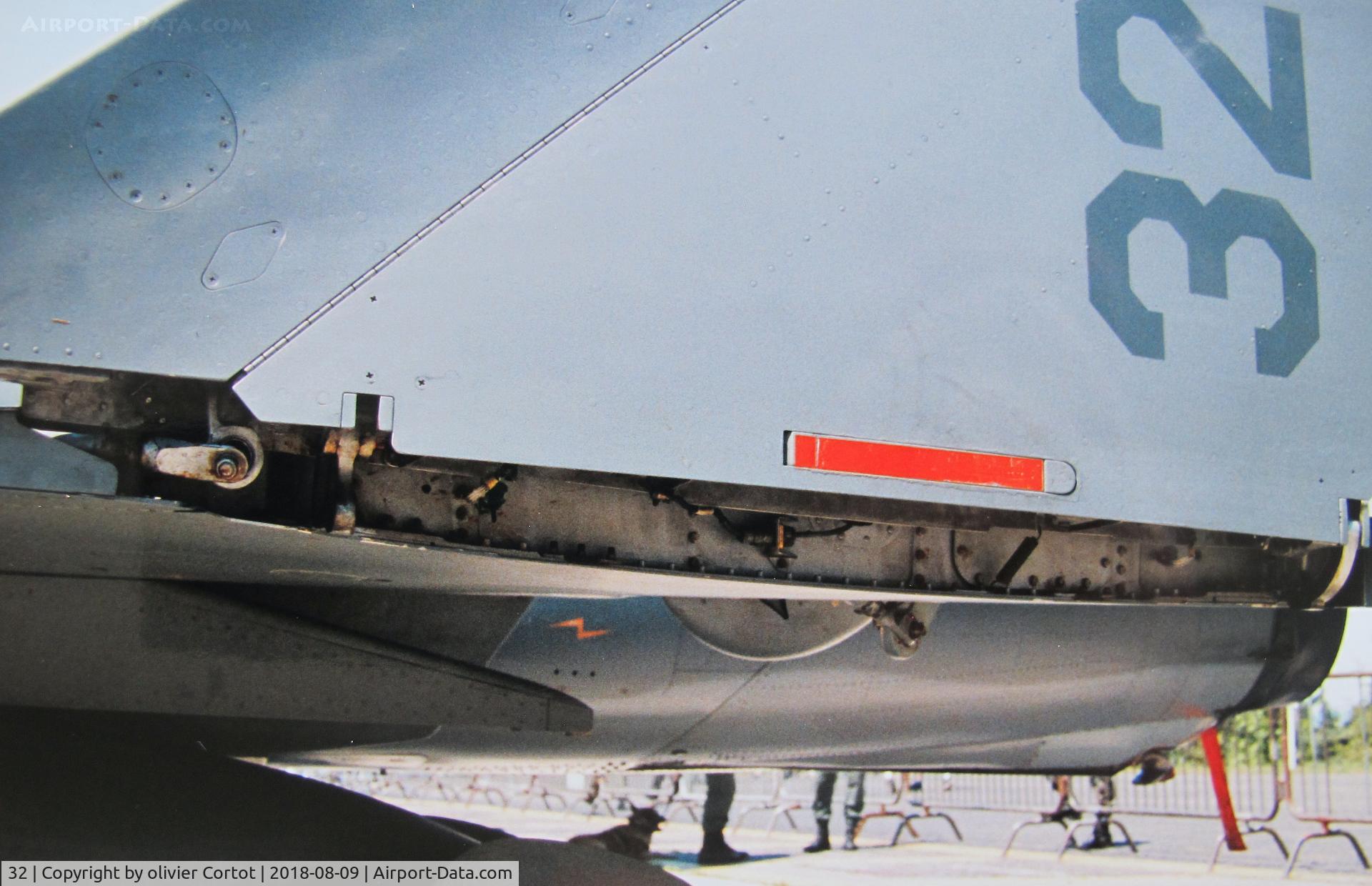 32, Dassault Super Etendard C/N 32, the wing folding mecanism