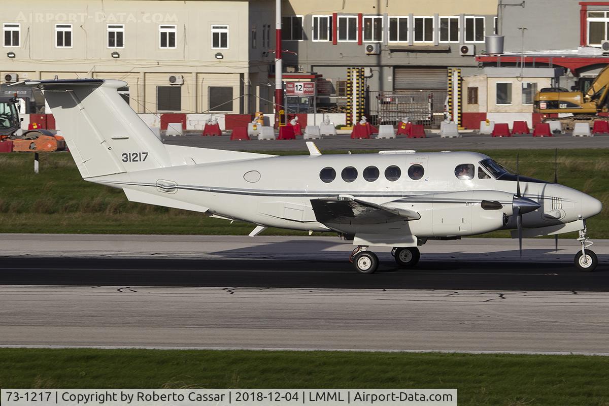 73-1217, 1973 Beech C-12C Huron C/N BD-13, Runway 31 Backtrack