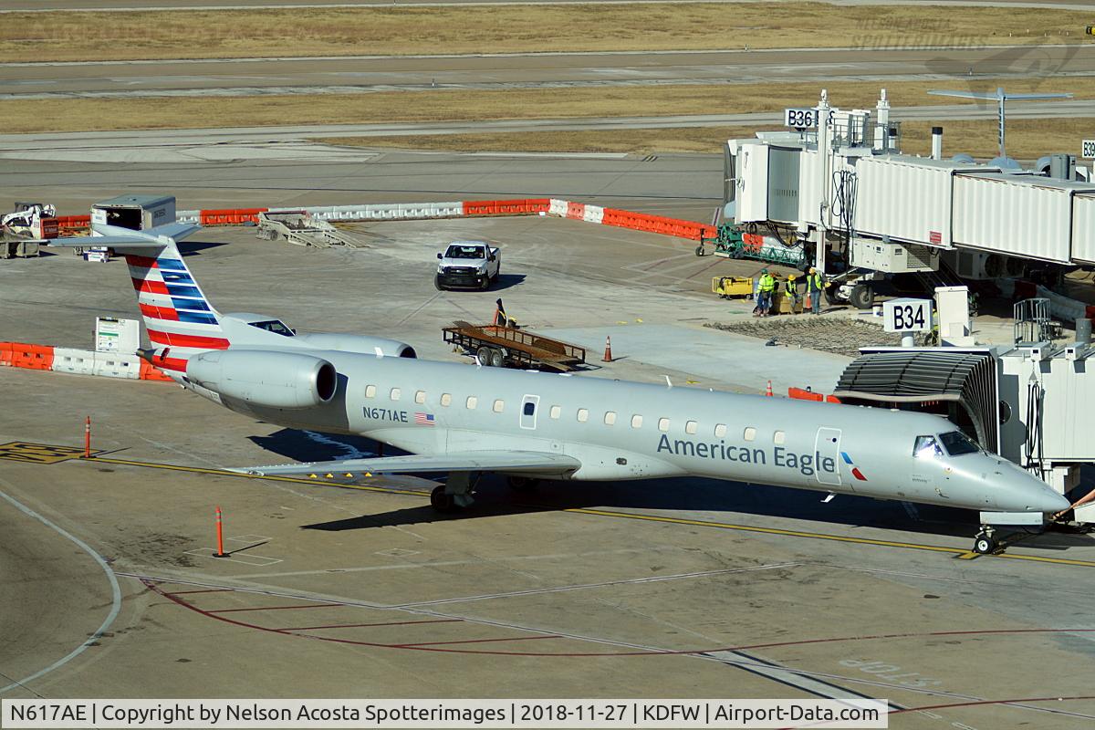 N617AE, 1998 Embraer ERJ-145LR (EMB-145LR) C/N 145093, Gate B38 @ KDFW