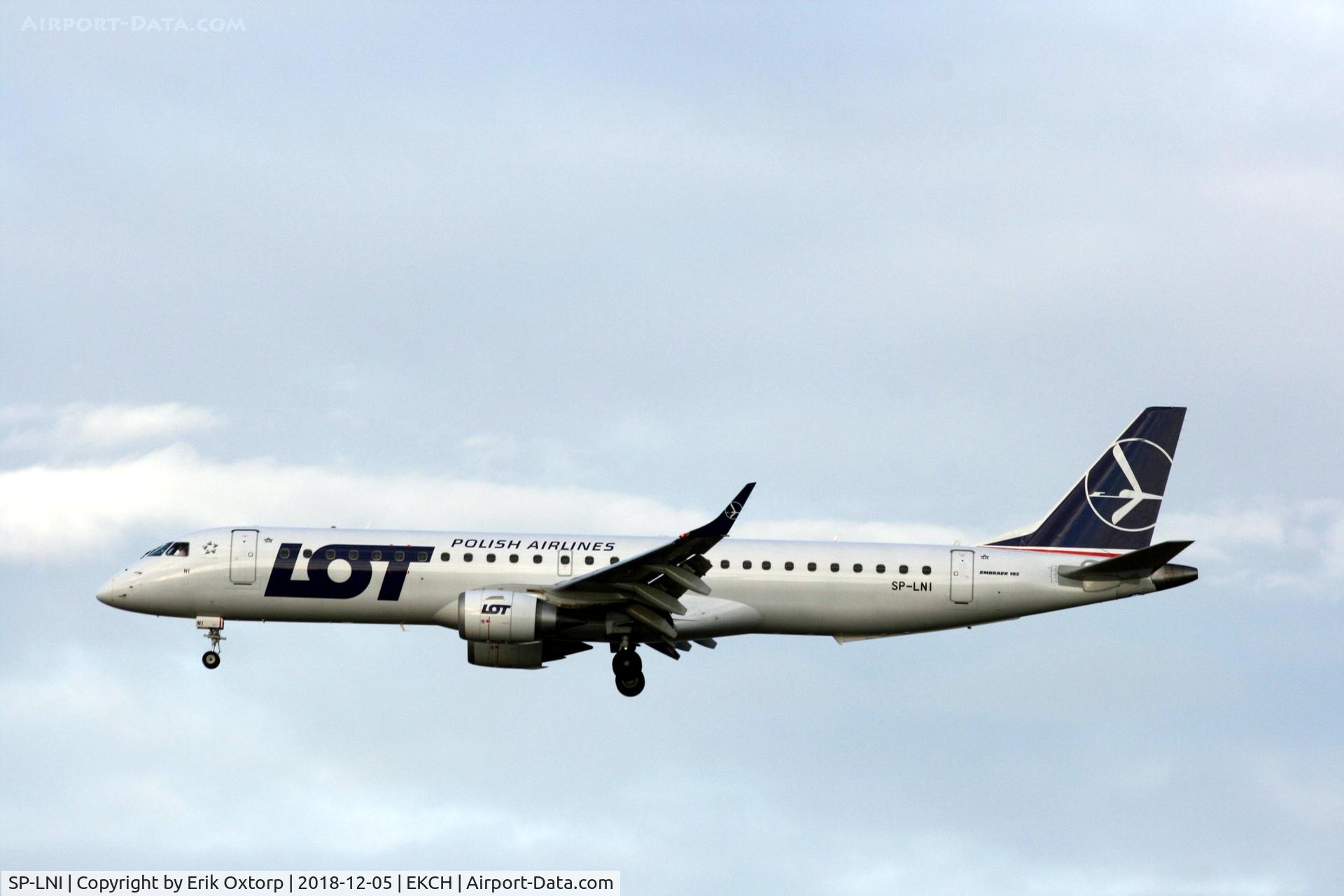 SP-LNI, 2008 Embraer 195LR (ERJ-190-200LR) C/N 19000240, SP-LNI landing rw 22L