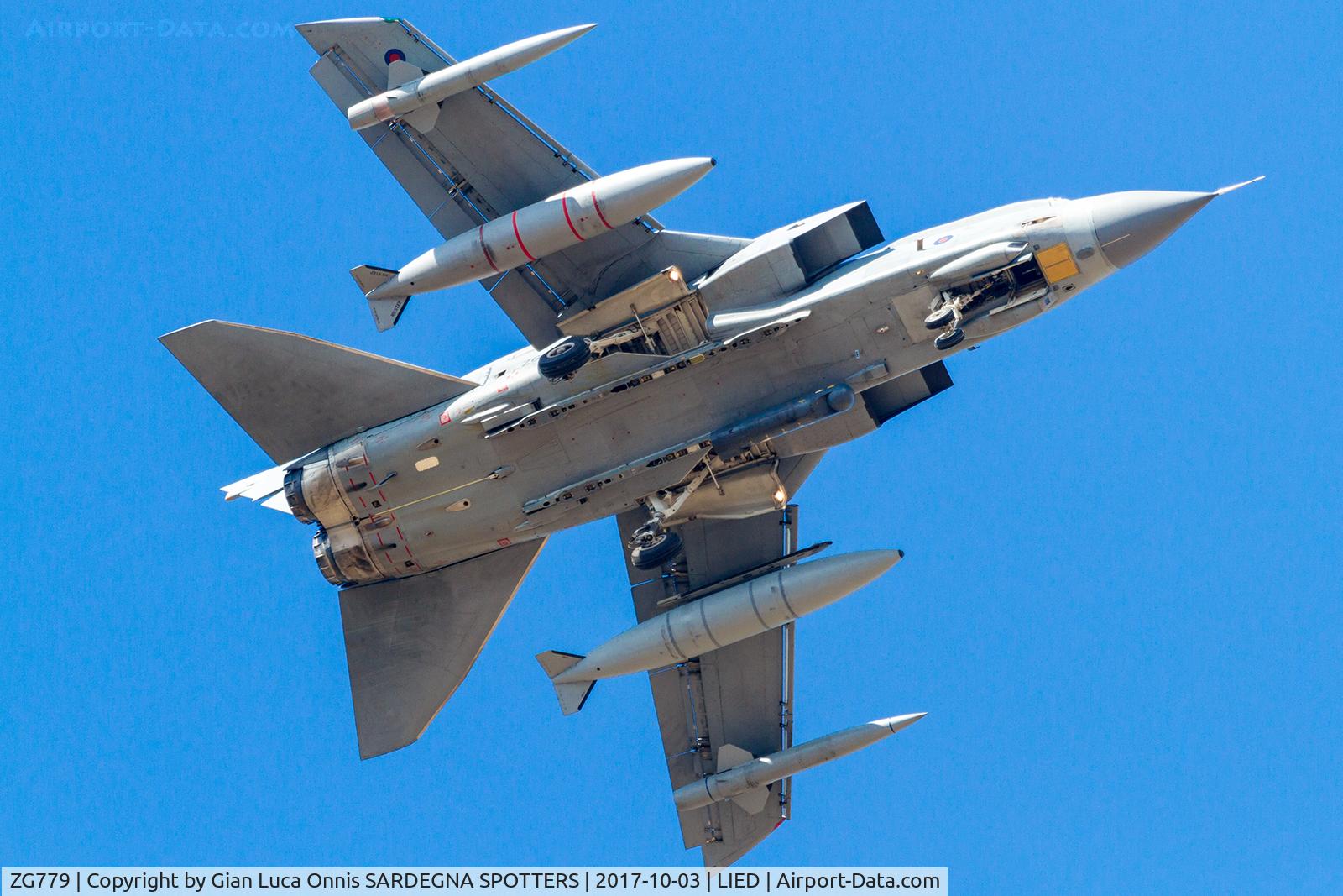 ZG779, 1992 Panavia Tornado GR.4 C/N 911/BS189/3452, LANDING 35R 
