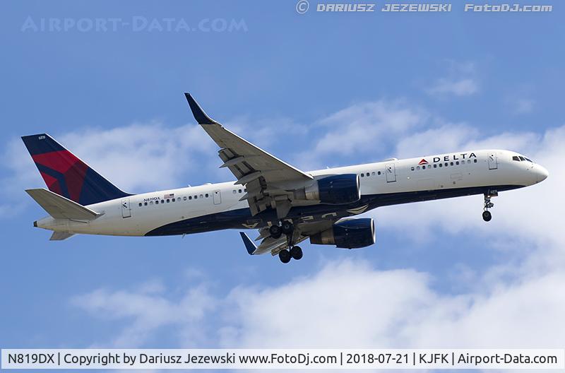 N819DX, 2004 Boeing 757-26D C/N 33959, Boeing 757-26D - Delta Air Lines  C/N 33959, N819DX