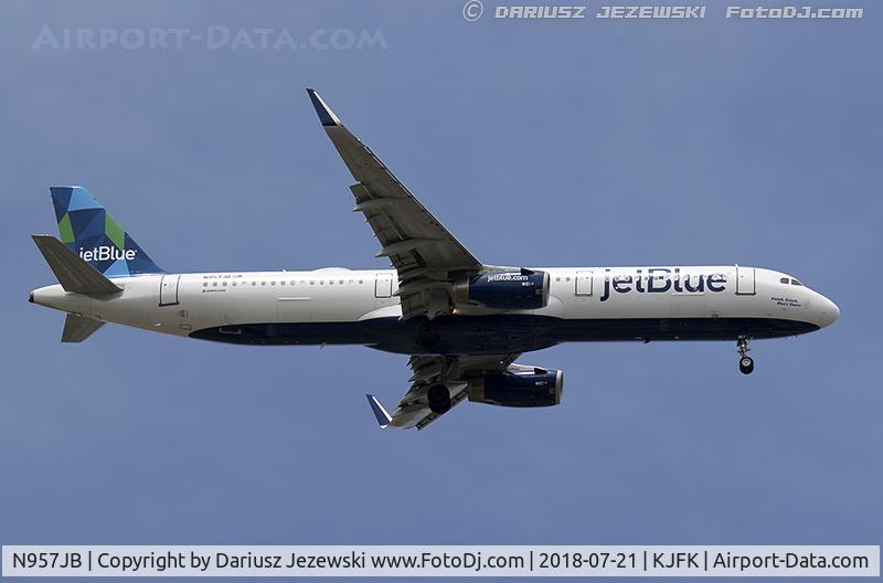 N957JB, 2015 Airbus A321-231 C/N 6809, Airbus A321-231  