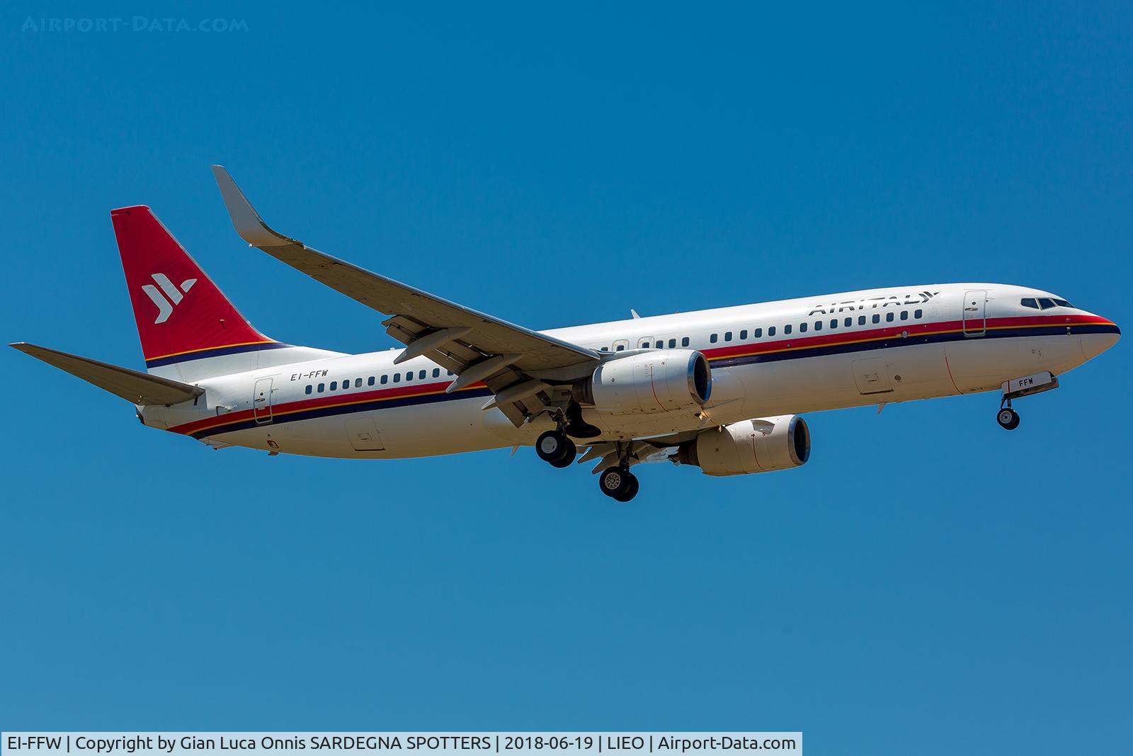 EI-FFW, 2001 Boeing 737-85F C/N 30477, LANDING 05R