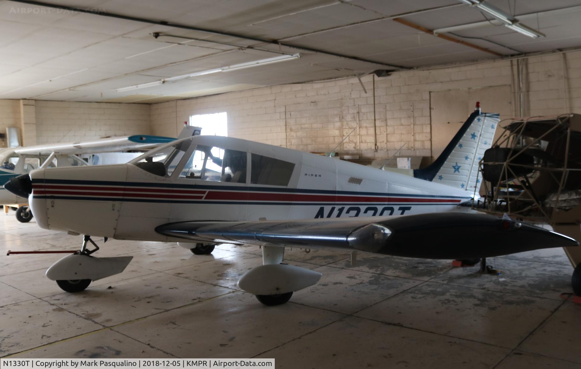 N1330T, 1972 Piper PA-28-140 C/N 28-7225467, Piper PA-28-140