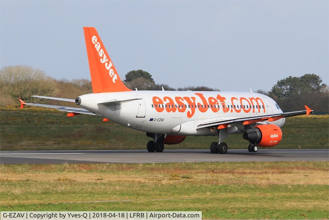 G-EZAV, 2006 Airbus A319-111 C/N 2803, Airbus A319-111, Take off run rwy 07R, Brest-Bretagne Airport (LFRB-BES)