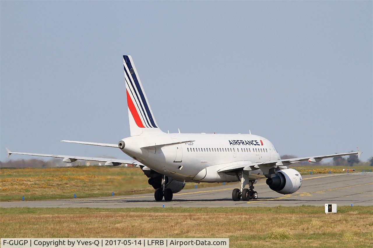 F-GUGP, 2006 Airbus A318-111 C/N 2967, Airbus A318-111, Taxiing to boarding ramp, Brest-Bretagne Airport (LFRB-BES