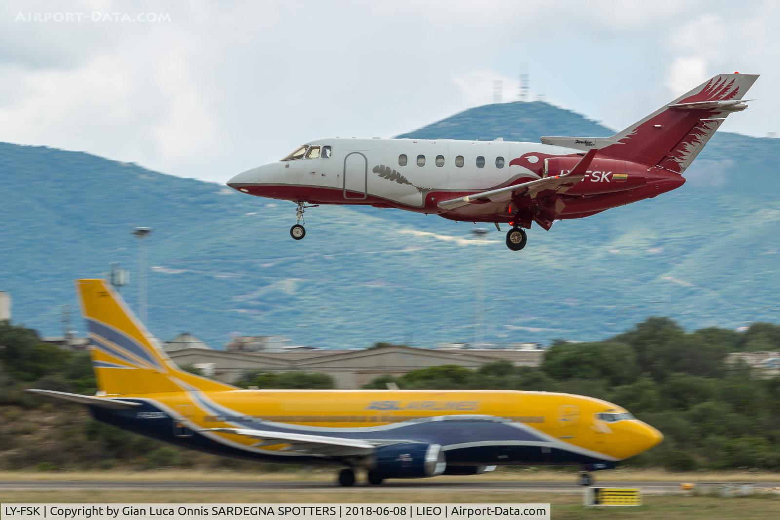 LY-FSK, 2008 Hawker Beechcraft 900XP C/N HA-0060, LANDING 23L